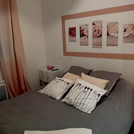 Prázdninový dům Maison Avec Piscine Privee, 4 Ch, 8 Pers, Sud *