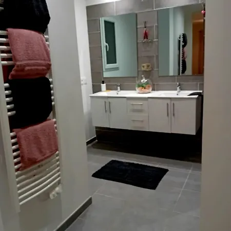 Maison Avec Piscine Privee, 4 Ch, 8 Pers, Sud Salindres