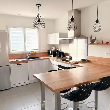 Prázdninový dům Maison Avec Piscine Privee, 4 Ch, 8 Pers, Sud *