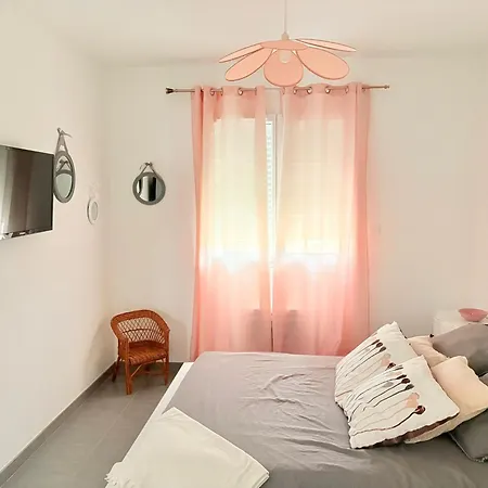 Prázdninový dům Maison Avec Piscine Privee, 4 Ch, 8 Pers, Sud