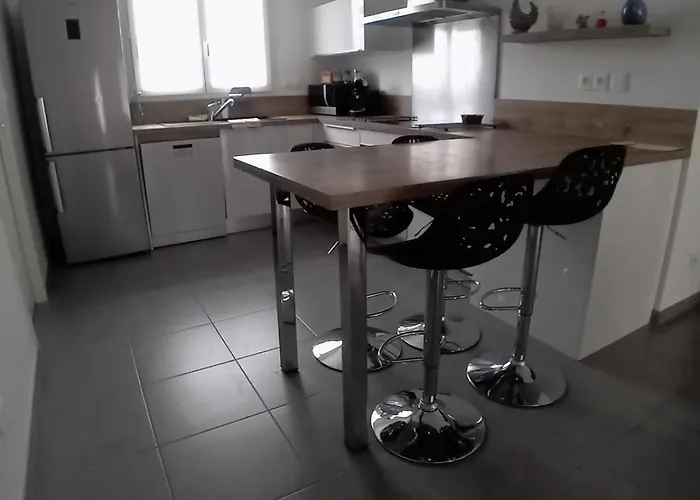 Nyaraló Maison Avec Piscine Privee, 4 Ch, 8 Pers, Sud Salindres