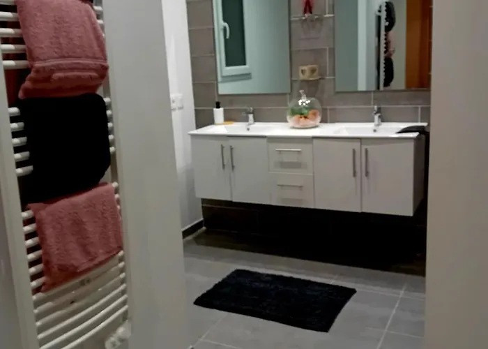 Maison Avec Piscine Privee, 4 Ch, 8 Pers, Sud Salindres